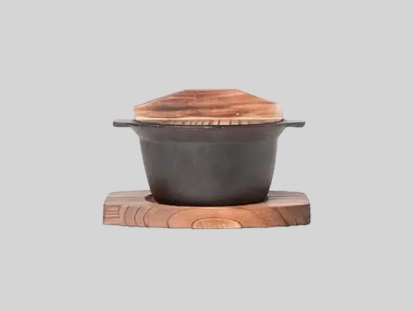 Кастрюля с крышкой чугун д.11,8см на деревянной подставке C&T HEH501W_2